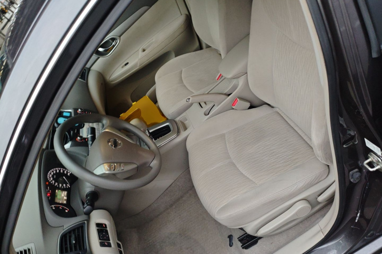 日产 轩逸 2012款 1.8XE CVT舒适版局部细节19