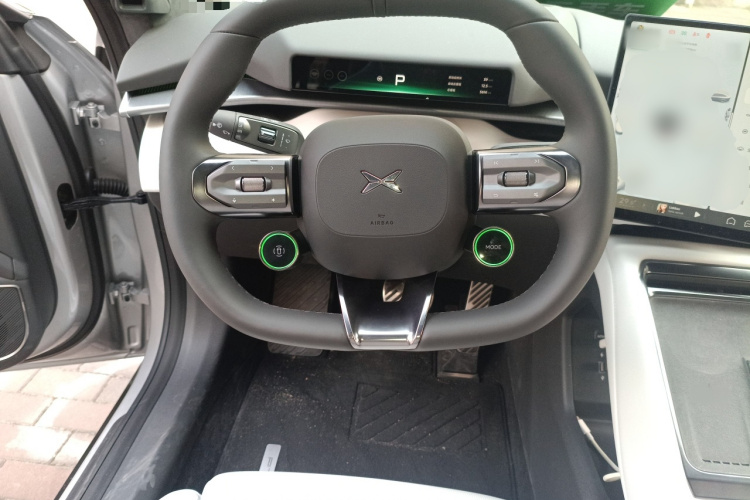 小鹏P7 2025款 702 长续航 Ultra中控内饰13