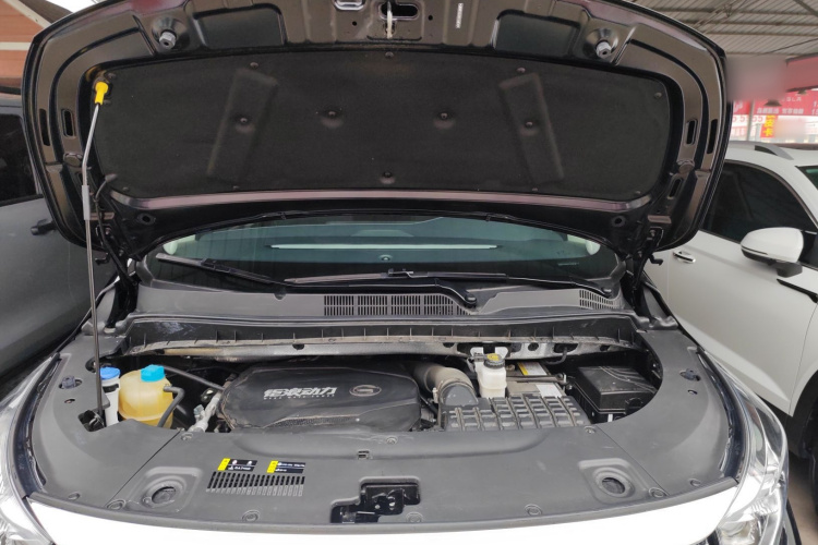 广汽传祺 传祺M8 2023款 领秀系列 390T 尊贵版机舱底盘24