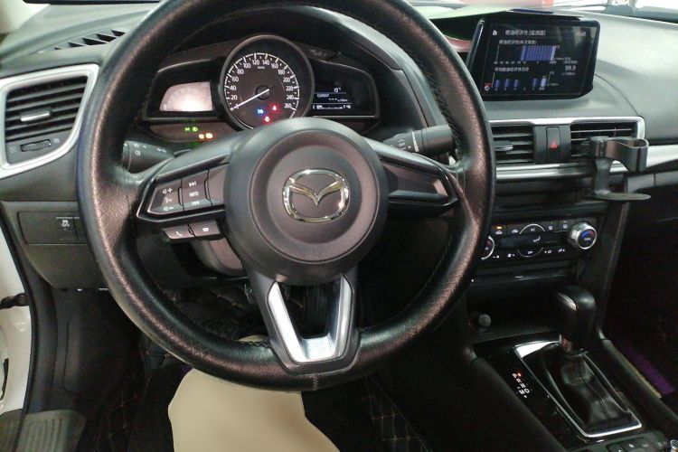 马自达3 昂克赛拉 2019款 云控版 三厢 1.5L 自动豪华型 国V中控内饰13