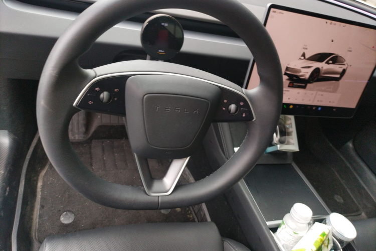 特斯拉 Model 3 2024款 高性能全轮驱动版中控内饰13