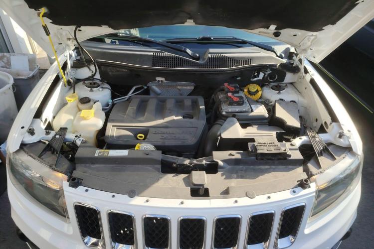 Jeep 指南者(进口) 2015款 2.0L 两驱运动版局部细节24