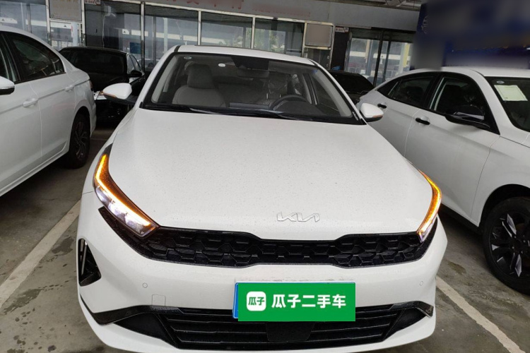 起亚K3 2024款 1.5L CVT豪华智享版车身外观2