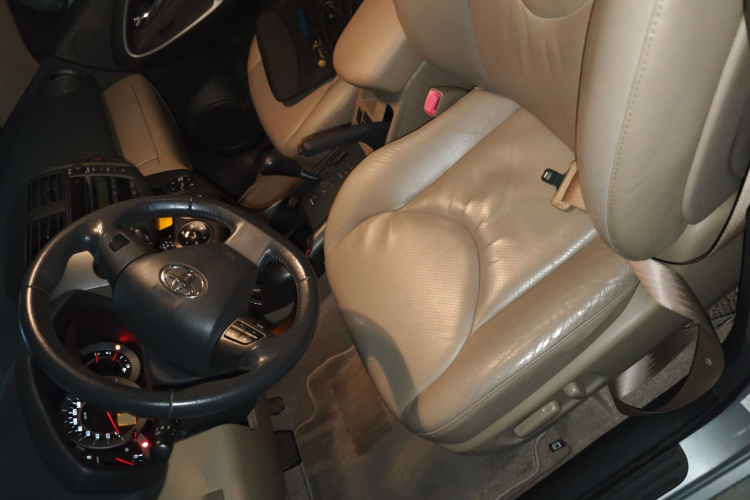 丰田 RAV4荣放 2011款 2.0L 自动豪华版局部细节19