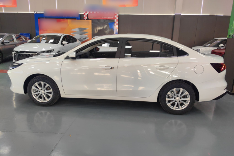 荣威i5 2026款 1.5L CVT豪华版车身外观4