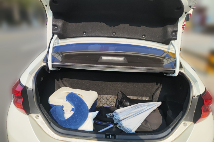 丰田 雷凌双擎E+ 2019款 1.8PH GS E-CVT精英天窗版中控内饰23