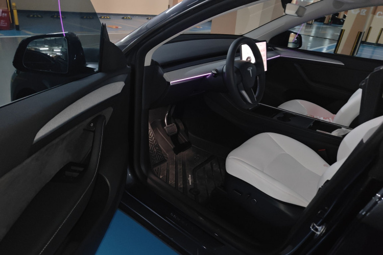 特斯拉 Model Y 2024款 后轮驱动版中控内饰7003