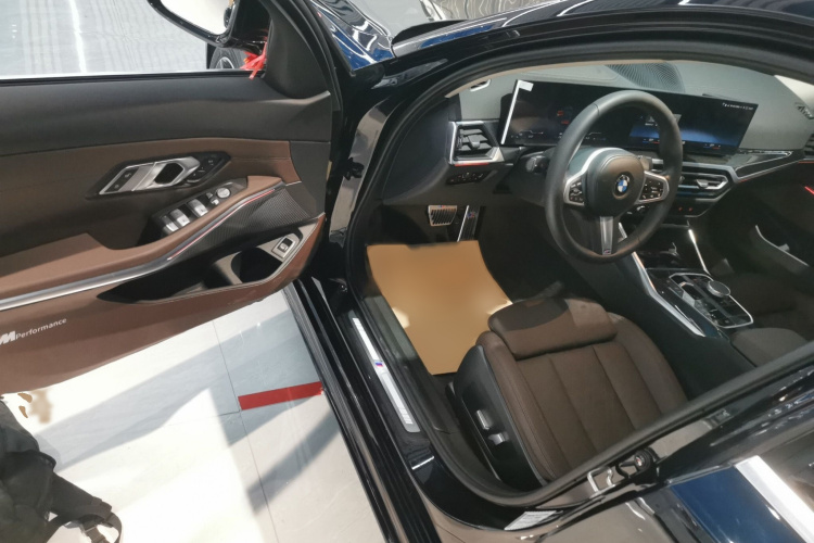 宝马3系 2023款 325Li M运动套装中控内饰7003