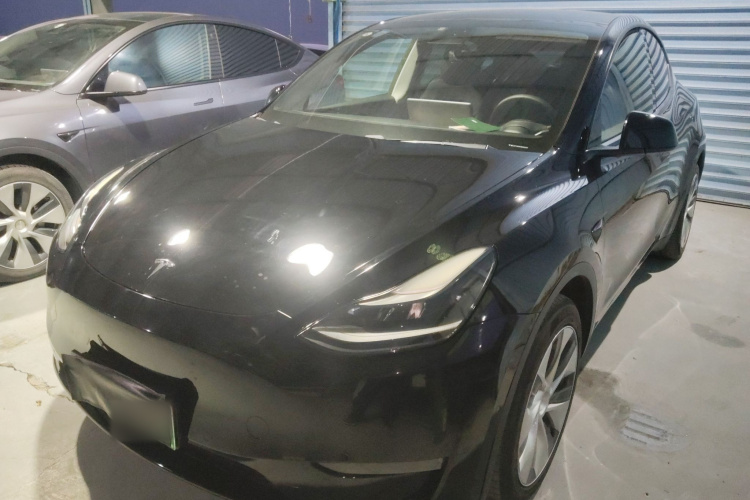 特斯拉 Model Y 2021款 长续航全轮驱动版车身外观1