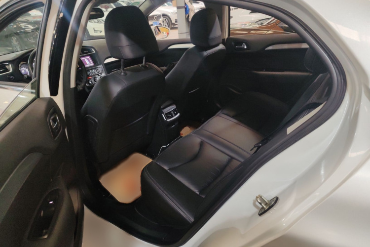 雪铁龙C4L 2016款 1.6T 自动精英型中控内饰7004