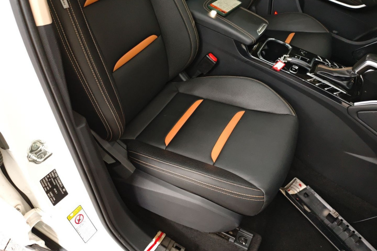 奔腾T77 2019款 230 TID 自动豪华型 国V局部细节41