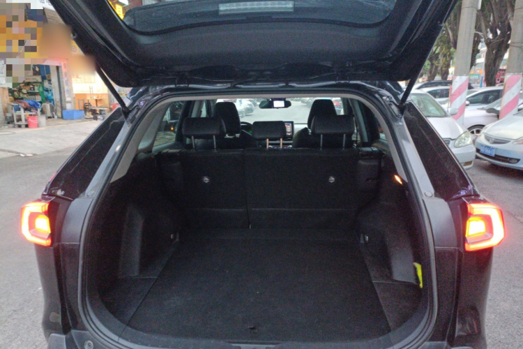 丰田 威兰达 2020款 2.0L CVT两驱豪华版机舱底盘23