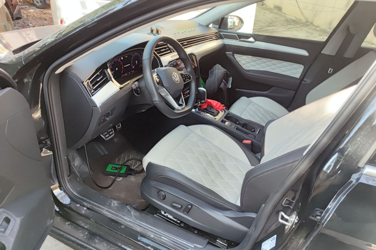 大众 迈腾 2023款 200万辆纪念版 330TSI DSG豪华型中控内饰19