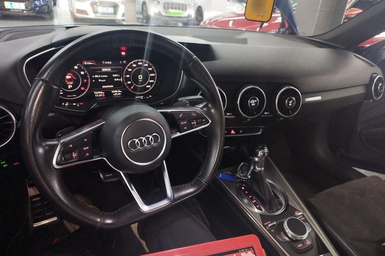 奥迪TT 2015款 TT Coupe 45 TFSI中控内饰7002