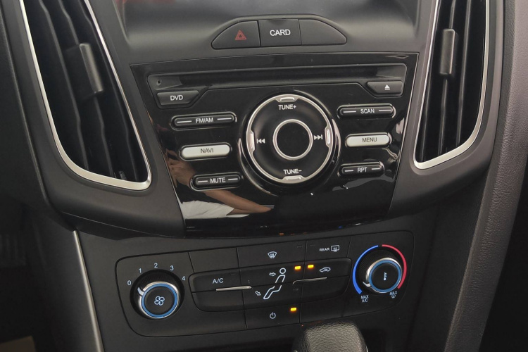 福特 福克斯 2018款 两厢经典 1.6L 自动舒适型智行版中控内饰7013