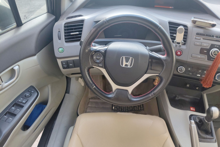 本田 思域 2012款 1.8L 手动舒适版局部细节13