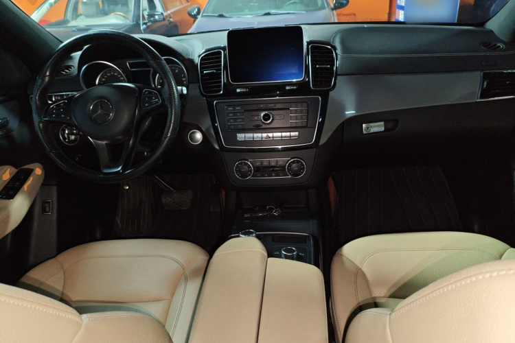 奔驰GLE轿跑 2018款 GLE 320 4MATIC 轿跑SUV中控内饰12