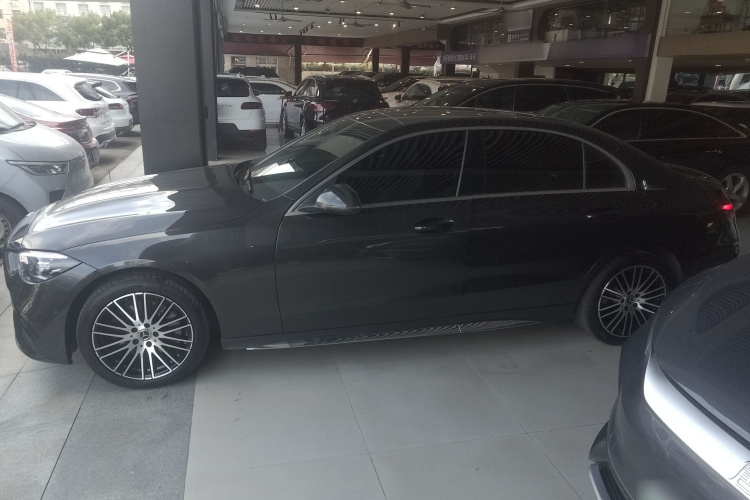 奔驰C级 2022款 C 260 L 运动版车身外观4