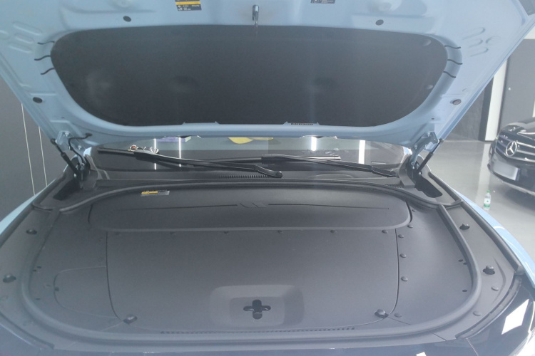 理想汽车 理想ONE 2021款 增程6座版机舱底盘24