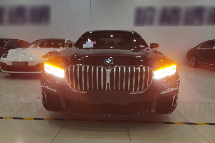 宝马7系 2021款 740Li 领先型 M运动套装车身外观2