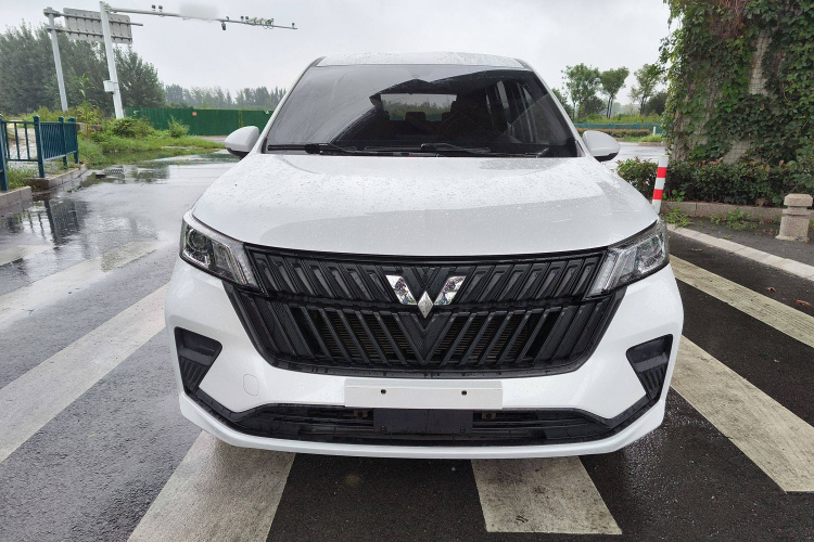 五菱汽车 五菱佳辰 2022款 1.5L 手动乐享精英型车身外观2