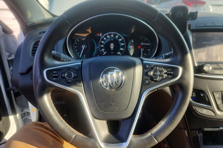 别克 君威 2015款 1.6T 精英技术型中控内饰13