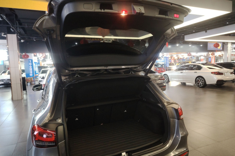 奔驰GLA AMG 2021款 AMG GLA 35 4MATIC机舱底盘23