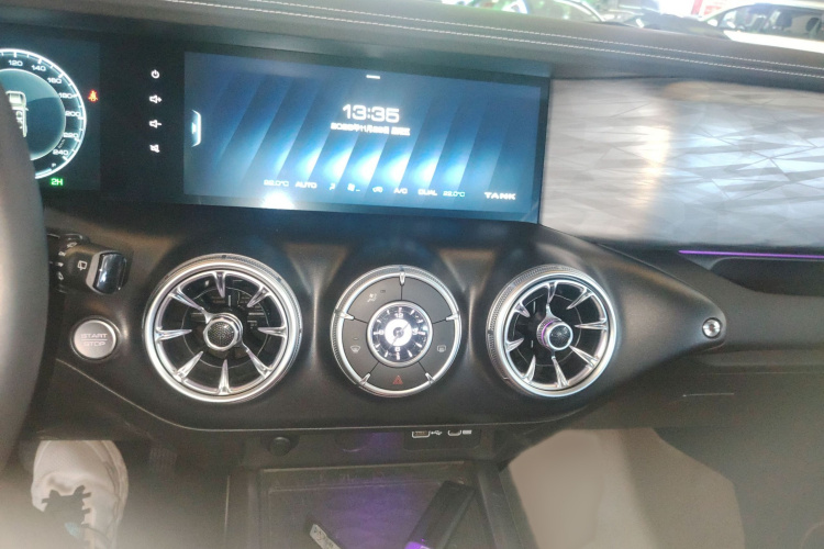 坦克300 2021款 越野版 2.0T 征服者局部细节16