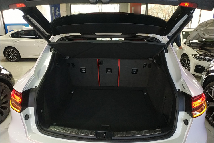 保时捷 2021款 Macan 2.0T机舱底盘23