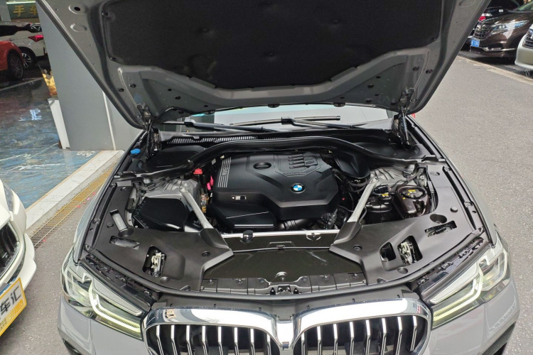 宝马5系(进口) 2022款 530i M运动套装机舱底盘24