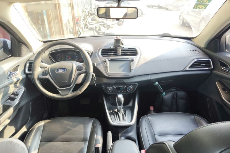 福特 福睿斯 2015款 1.5L 自动时尚型中控内饰12