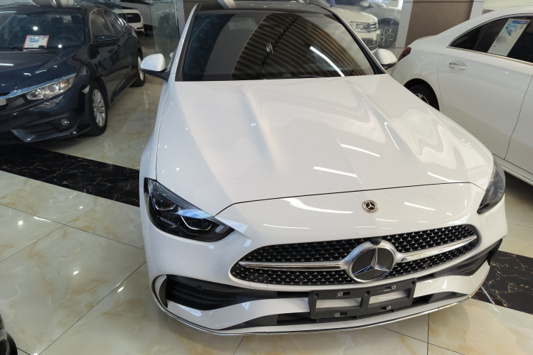 奔驰C级 2023款 C 260 L 运动版车身外观2