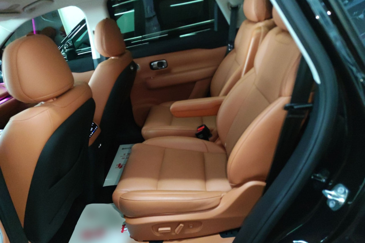 零跑汽车 零跑C16 2026款 增程 280激光雷达智尊版 6座中控内饰21