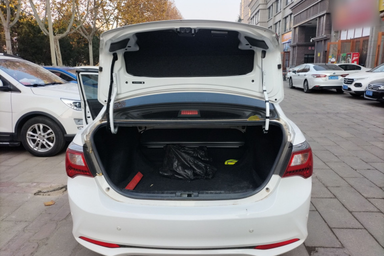 比亚迪F3 2020款 1.5L 手动豪华版机舱底盘23