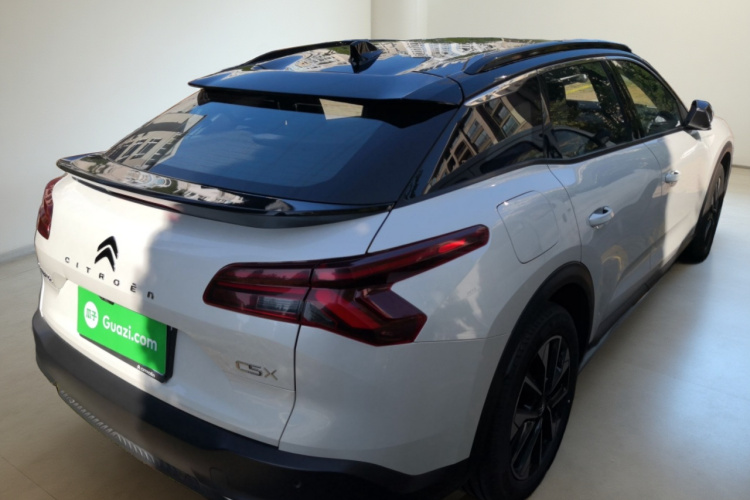 雪铁龙 凡尔赛C5 X 2023款 1.6T 势不凡车身外观7