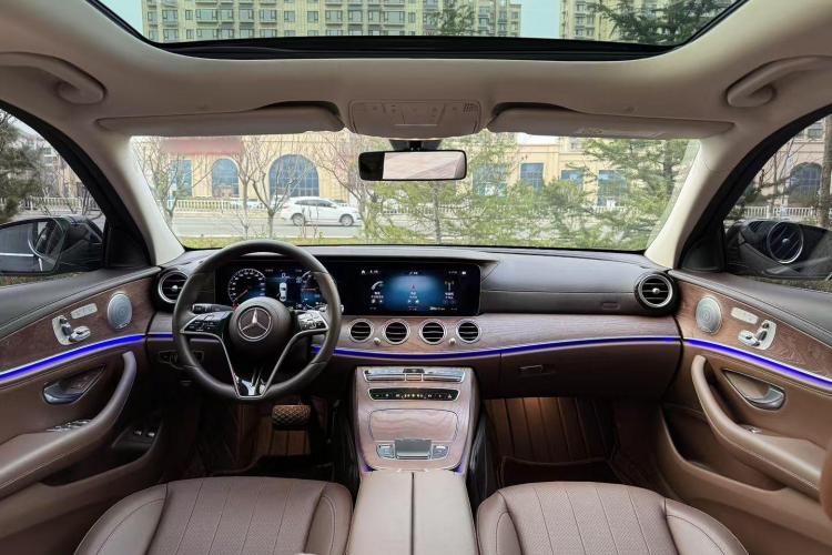 奔驰E级新能源 2023款 E 350 e L 插电式混合动力轿车中控内饰7003