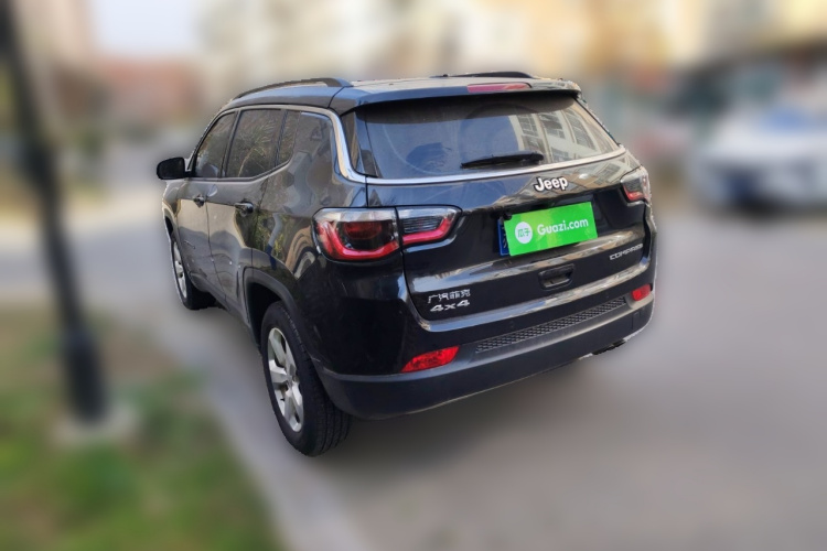 Jeep 指南者 2019款 220T 自动家享四驱版车身外观5