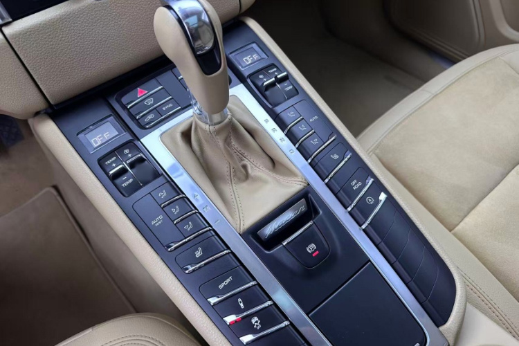保时捷 2014款 Macan 2.0T中控内饰7010