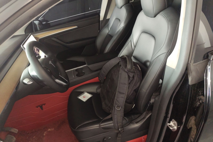 特斯拉 Model Y 2022款 后轮驱动版中控内饰19