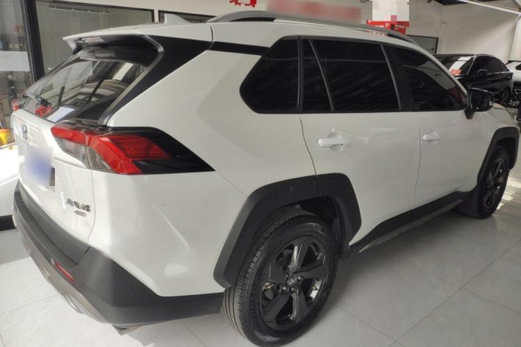 丰田 RAV4荣放 2022款 2.0L CVT四驱风尚Plus版车身外观6003