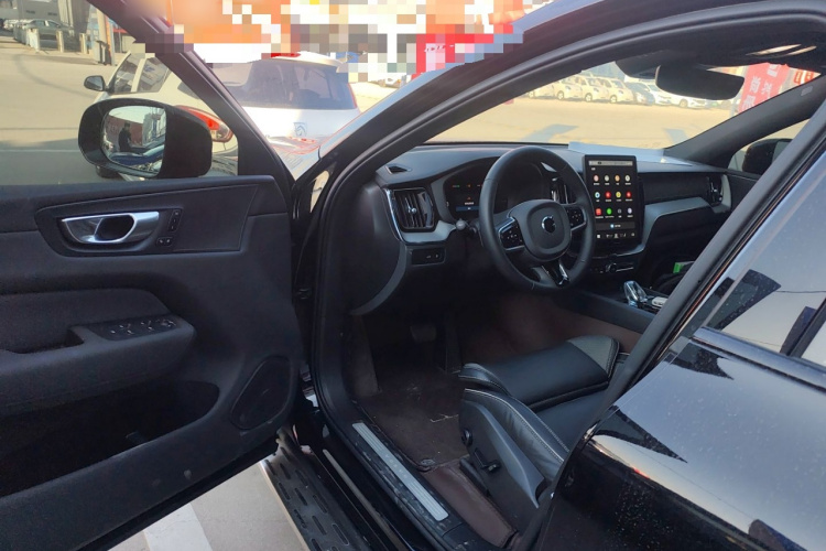 沃尔沃XC60新能源 2025款 插电式混动 长续航四驱智远极夜黑版中控内饰20