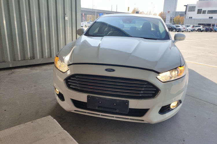 福特 蒙迪欧 2013款 2.0L GTDi200时尚型车身外观2