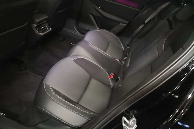 领克03 2025款 2.0TD DCT冠军版Pro中控内饰21