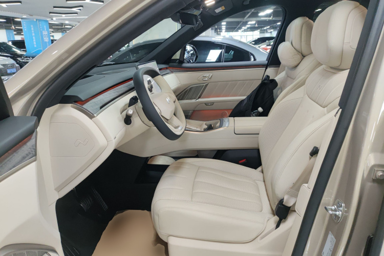 乐道L90 2025款 Ultra 六座版中控内饰19