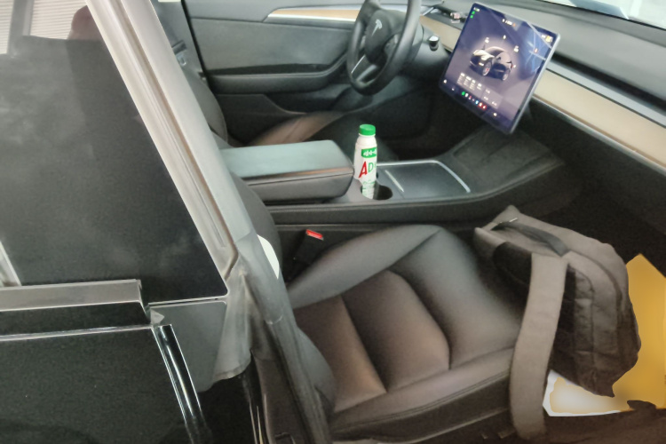 特斯拉 Model 3 2022款 Performance高性能全轮驱动版局部细节41