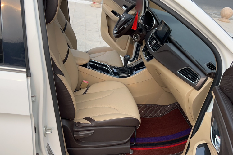 宝骏730 2017款 1.8L iAMT豪华型 7座中控内饰7001