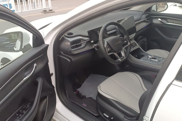 比亚迪 驱逐舰05 2024款 荣耀版 DM-i 120KM 旗舰型中控内饰7003