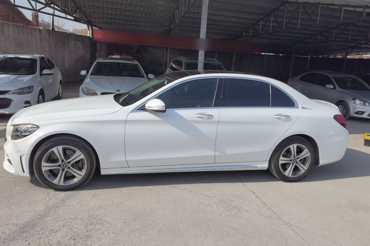 奔驰C级 2019款 C 260 L 运动版车身外观4