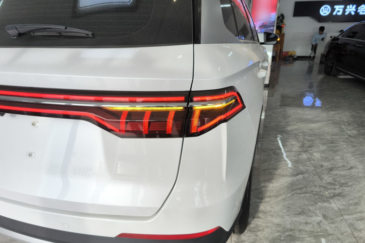 比亚迪 宋Pro 2019款 1.5T 自动豪华型车身外观9