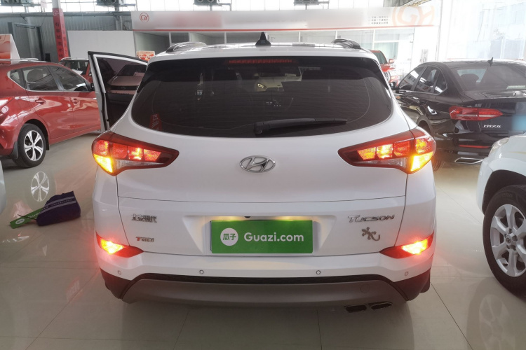 现代 途胜 2015款 1.6T 双离合两驱智能型车身外观6